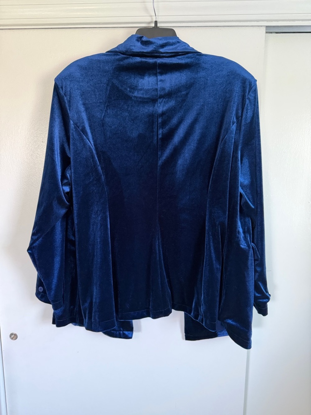 BloomChic Deep Navy Velvet Blazer - Picture 6 of 6